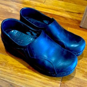 Black dansko professional clog